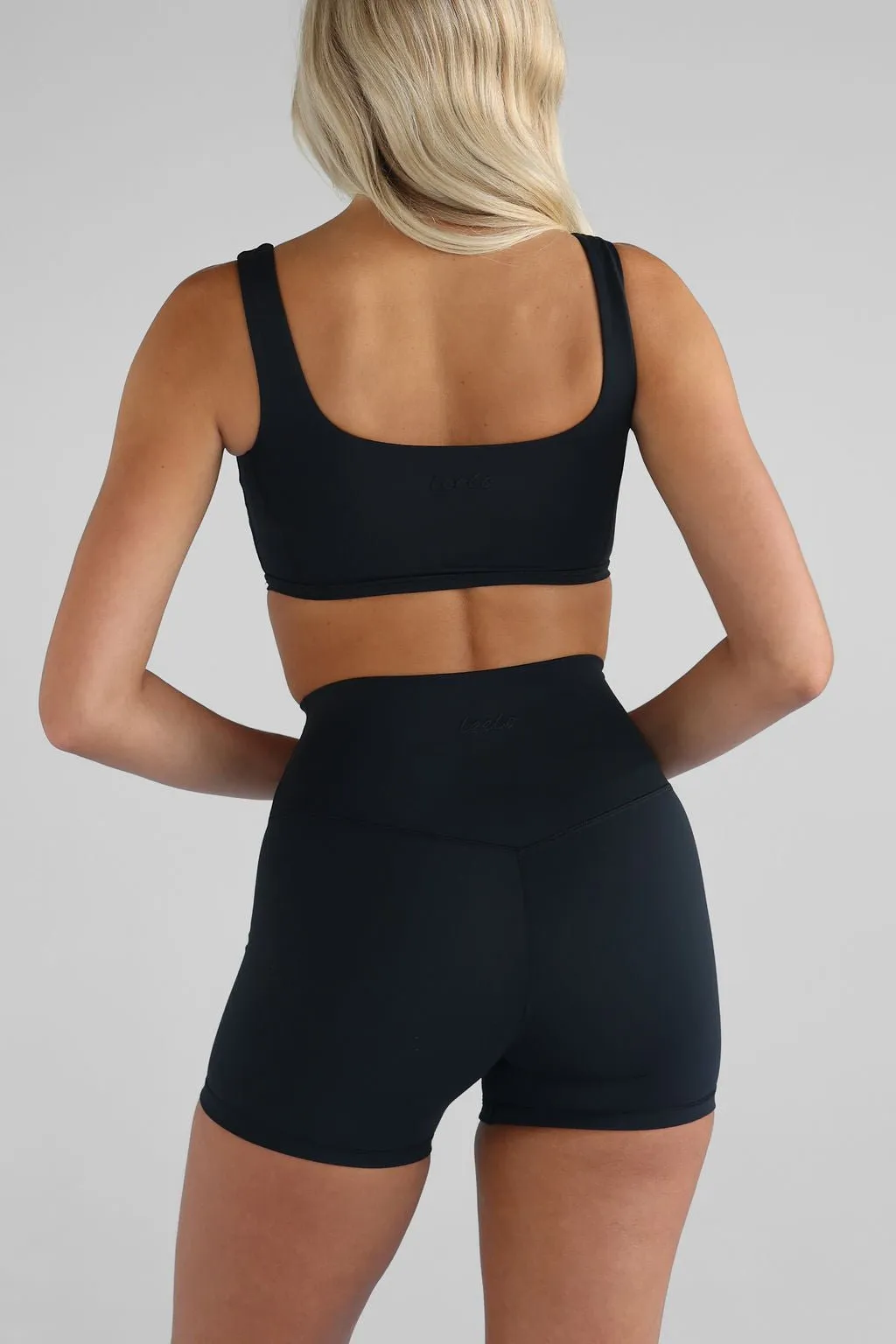 Luxe Signature Crop - Black