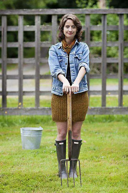 Ribbed Pencil Skirt by Churchmouse Yarns and Teas